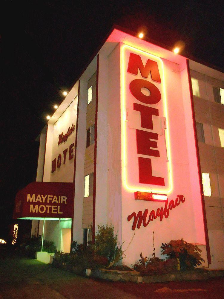 Mayfair Motel Victoria Bagian luar foto